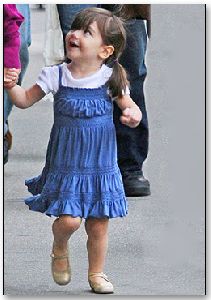 Suri Cruise : light blue dress together with her lovely ballerine golden shoe