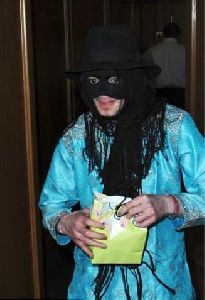 Michael Jackson : Michael Jackson spotted shopping in Los Angeles on Friday afternoon wearing a hat, a black eye mask, a blue tunic and slippers