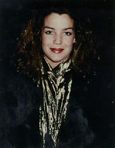 Claudia Christian : Claudia Christian stylish wavy hair