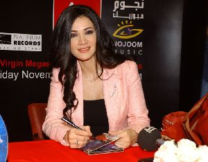 Diana Haddad : Diana new picture at virgin Megastore Dubai