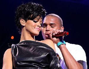 Rihanna : Rihanna and Chris Brown perform on stage during Z100 s Jingle Ball at Madison Square Garden on December 12, 2008 in New York City