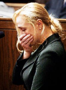 Mindy McCready : Mindy crying as she testifies for William McKnight her former boyfriend who was charged with attempted criminal homicide and aggravated burglary in 2005