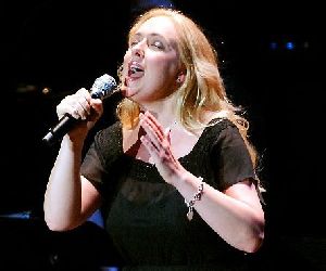 Mindy McCready : Mindy McCready performs at the V-Day at the Lincoln Center June 21, 2006