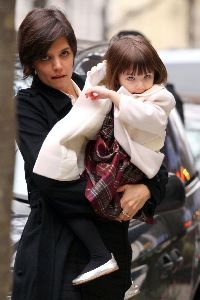 Suri Cruise : at only 2 years old, little Suri Cruise is a style icon - she looks cute in her White coat