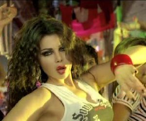 Haifa Wehbe wavy hair Yabn El Halal