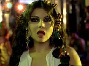 Haifa Wehbe - stills from the new video clip