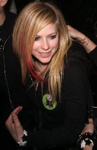 Avril Lavigne : leaving Bar Deluxe in Los Angeles, California yesterday night on the 18th of December 2008