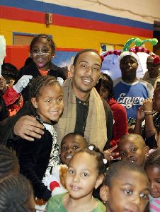 Ludacris : Ludacris with his little daughter spotted yesterday at a holiday party together