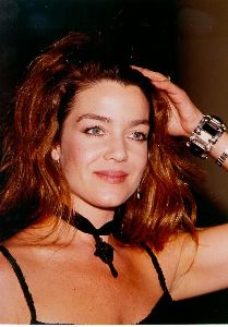 Claudia Christian : new photo of Claudia wearing a large silver hand watch