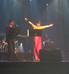 carole samaha : live singing at the latest concert in Canada - December 2008