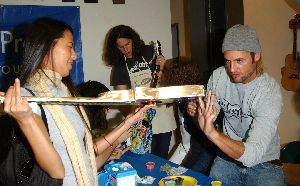 Josh Holloway : with his wife Yessica at a Guitar Charity Event