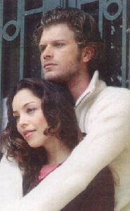 Kivanc Tatlitug : hugging his girlfriend Azra Akin