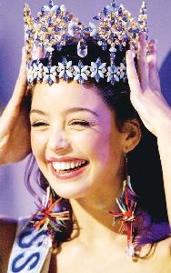 Azra Akin wearing the crown of Miss world title in 2002