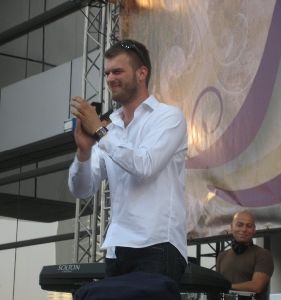 Kivanc Tatlitug on stage talking to the audience of fans