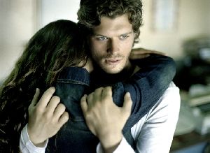 Kivanc Tatlitug hugging Azra Akin