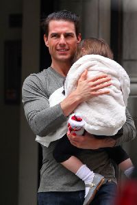 Suri Cruise hiding her face in Tom Cruise's shoulder