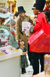 Suri Cruise christmas shopping