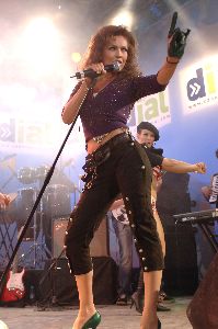 Thalia live in a gig