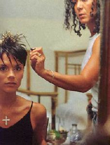 VICTORIA BECKHAM : hair dresser before minutes of her wedding