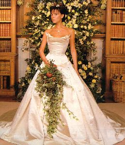 VICTORIA BECKHAM : looks amazing in her wedding dress