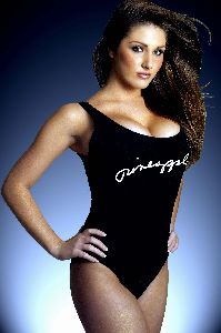 Lucy Pinder : black swimming suit