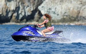 Beyonce Knowles : on the jetski