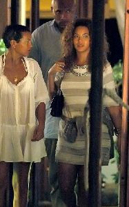 Beyonce Knowles : with erica reid at St. Barts