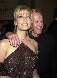 Linda Kozlowski : with Paul Hogan on October 28, 2000 in LOS ANGELES, California