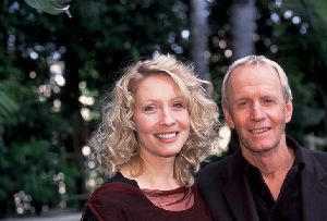 Linda Kozlowski : new photo with actor husband Paul Hogan - Copy