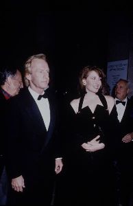 Linda Kozlowski : accompanied by her husband Paul Hogan at a public gathering