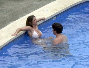 Lucy Pinder : with her boyfriend Daniel at the pool