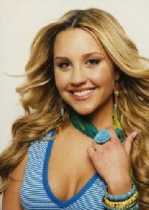 Amanda Bynes blue and green ring jewlery