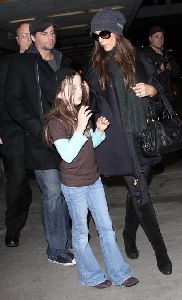 Kate Beckinsale : candids after her trip to london at LAX airport with her husband Len Wiseman and her daughter Lily Mo Sheen on 3rd, January, 2009