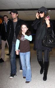 Kate Beckinsale : at LAX airport yesterday with her family - husband Len Wiseman and daughter Lily