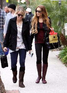 Lindsay Lohan : together with a friend shopping yesterday 3rd January 2009