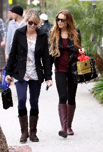 Lindsay Lohan : with a new friend in Beverly Hills January 3rd, 2009 - the shopping bag has the WTC logo on it