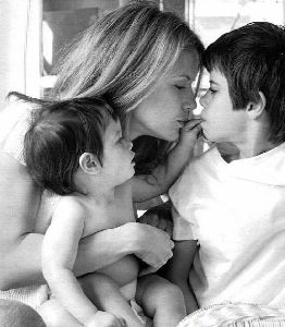 Jett Travolta with his mother and little sister Ella Bleu