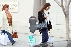 Jessica Alba shopping with her mom Catherine in beverly hills yesterday