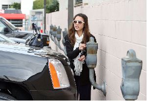 Jessica Alba at a park meter yesterday