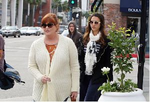 Jessica Alba with mother Catherine shopping in beverly hills yesterday