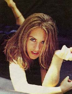 Liz Phair resting on her elbows