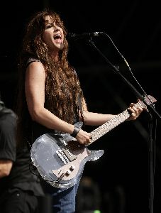 Alanis Morissette : performs at the V Festival at Hylands Park in Chelmsford, August 16, 2008