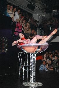 Dita Von Teese : drink glass live performance at the Burlesque and the Art of the Teese