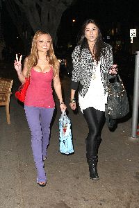 Tila Tequila : with her friend Courtney Semel shopping at Kitson