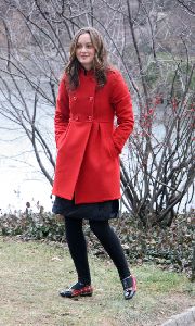 Leighton Meester : in red coat on set of Gossip Girl on January 6th 2009