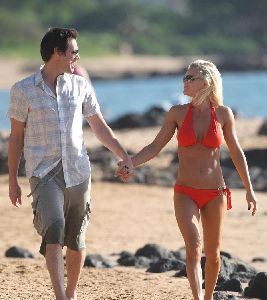 Jenny McCarthy : spotted wearing an orange bikini and walking on Hawaii Beach together with Jim Carrey on the 5th, Jan 2009