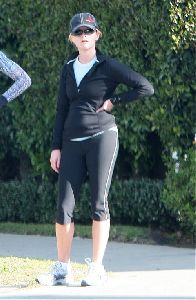 Reese Witherspoon spotted working out yesterday morning wearing a sport-outfit and a cap