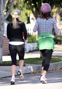 Reese Witherspoon working out yesterday accompanied by her trainer