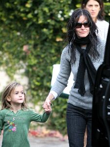 Courtney Cox : candids with daughter Coco in Beverly Hills on Jan5, 2009