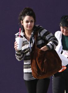 Vanessa Anne Hudgens : spotted Leaving the gym, Jan 3rd 2009